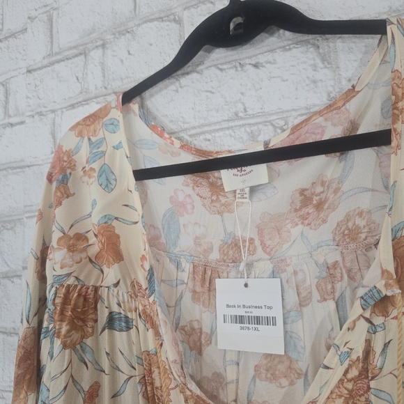 NWT Hayden long sleeve blouse - Picture 2 of 16